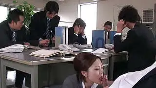 Japon güzel esmer Iroha Kawashima sert bir penisle ilişkiye giriyor ve sansürsüz bir şekilde bundan zevk alıyor.